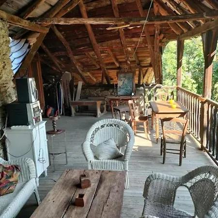 Maison De Chouliou *